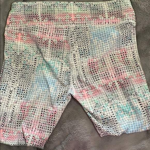 Fabletics Salar printed capris - Picture 2 of 2